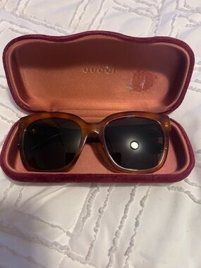 Pre owned Gucci Women's Brown Tortoiseshell Square Sunglasses with case